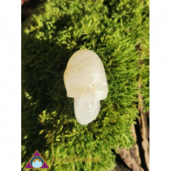 FLAT YELLOW QUARTZ SKULL